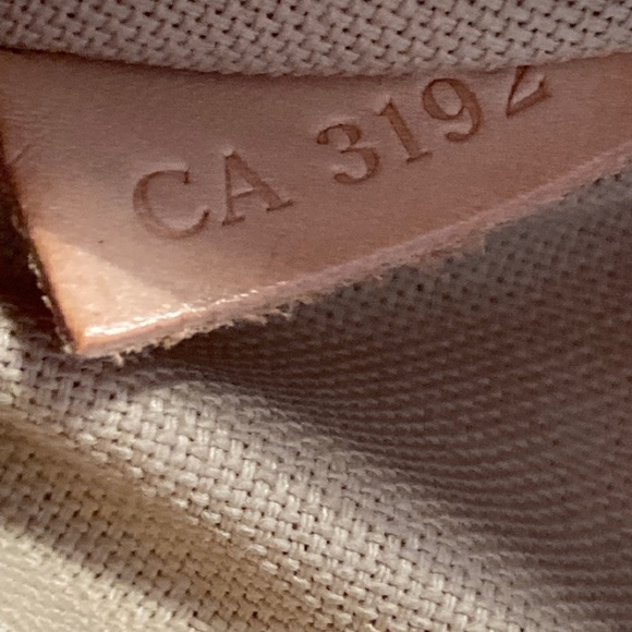 LOUIS Vuitton Pochette Accessories - Picture 13 of 15